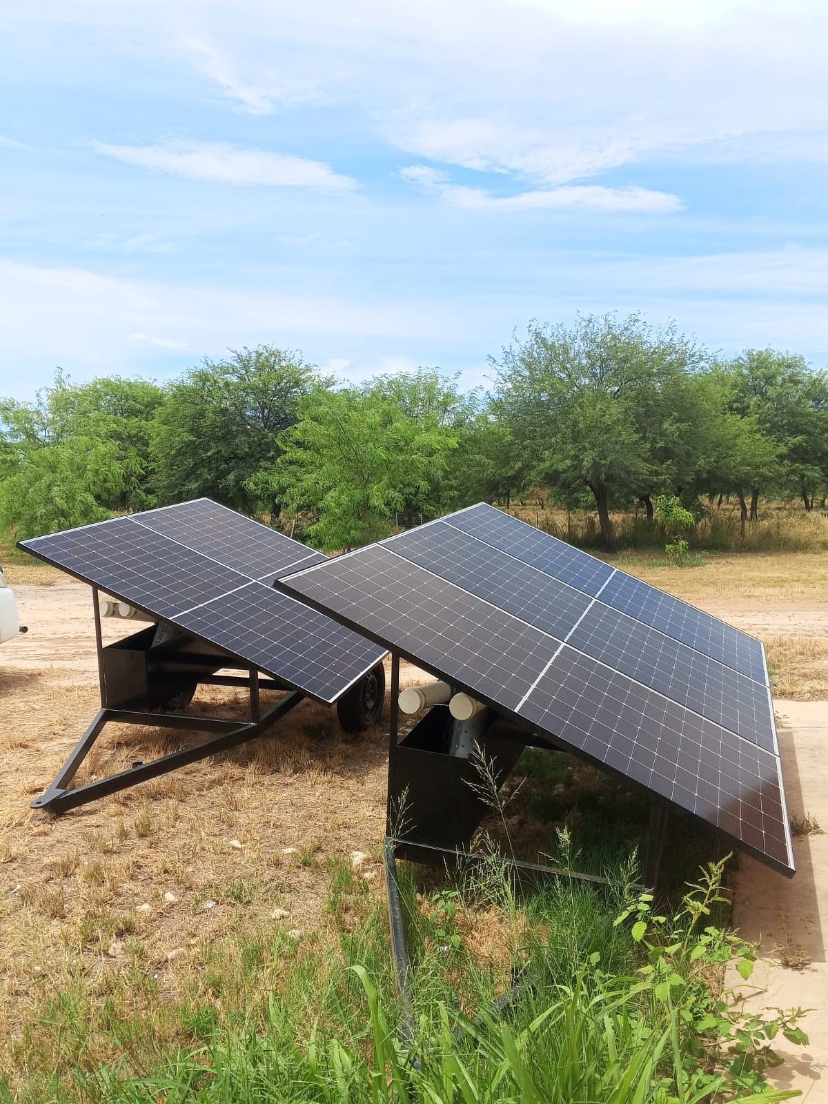 Sistema solar móvil montado sobre remolques en el Chaco