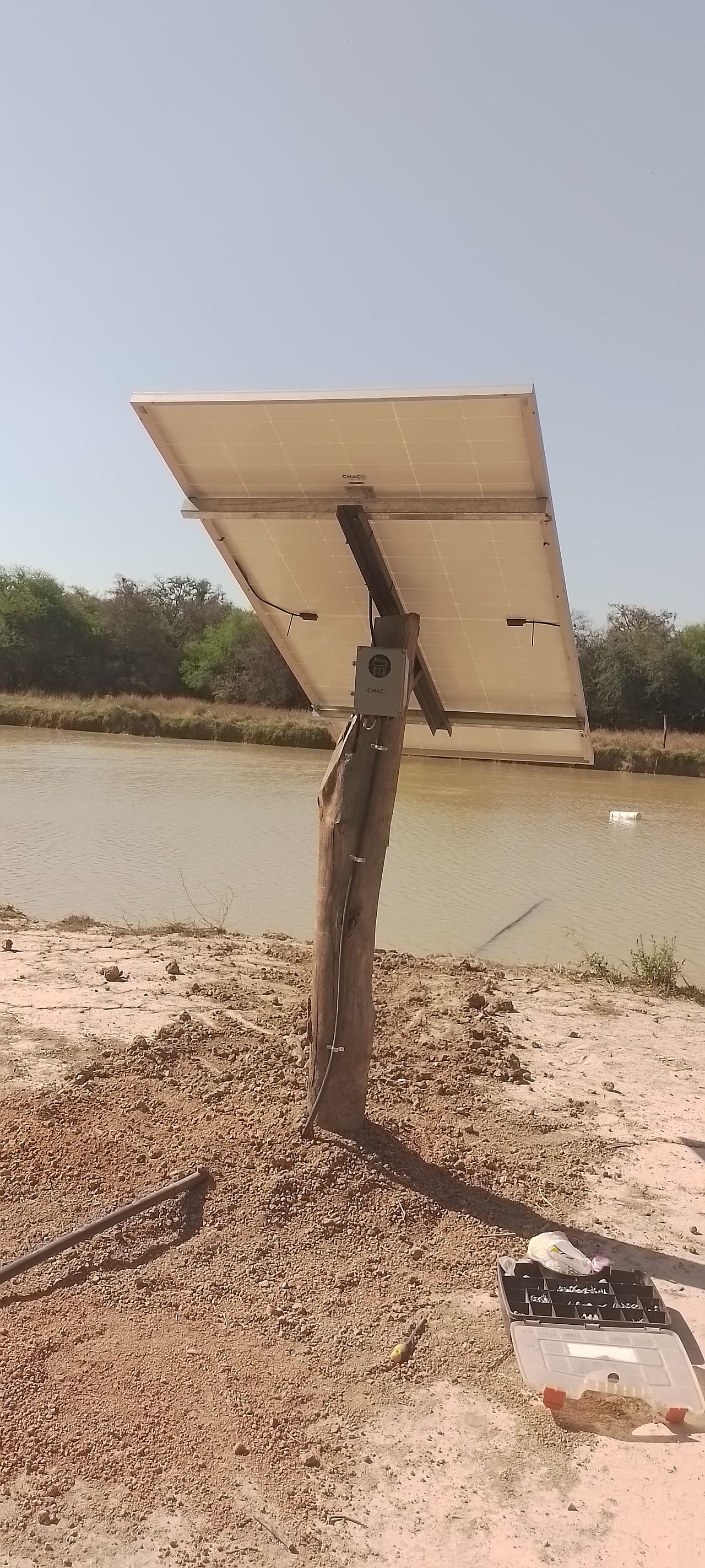 Solarpanel für Wasserpumpe auf einer Estancia im Chaco