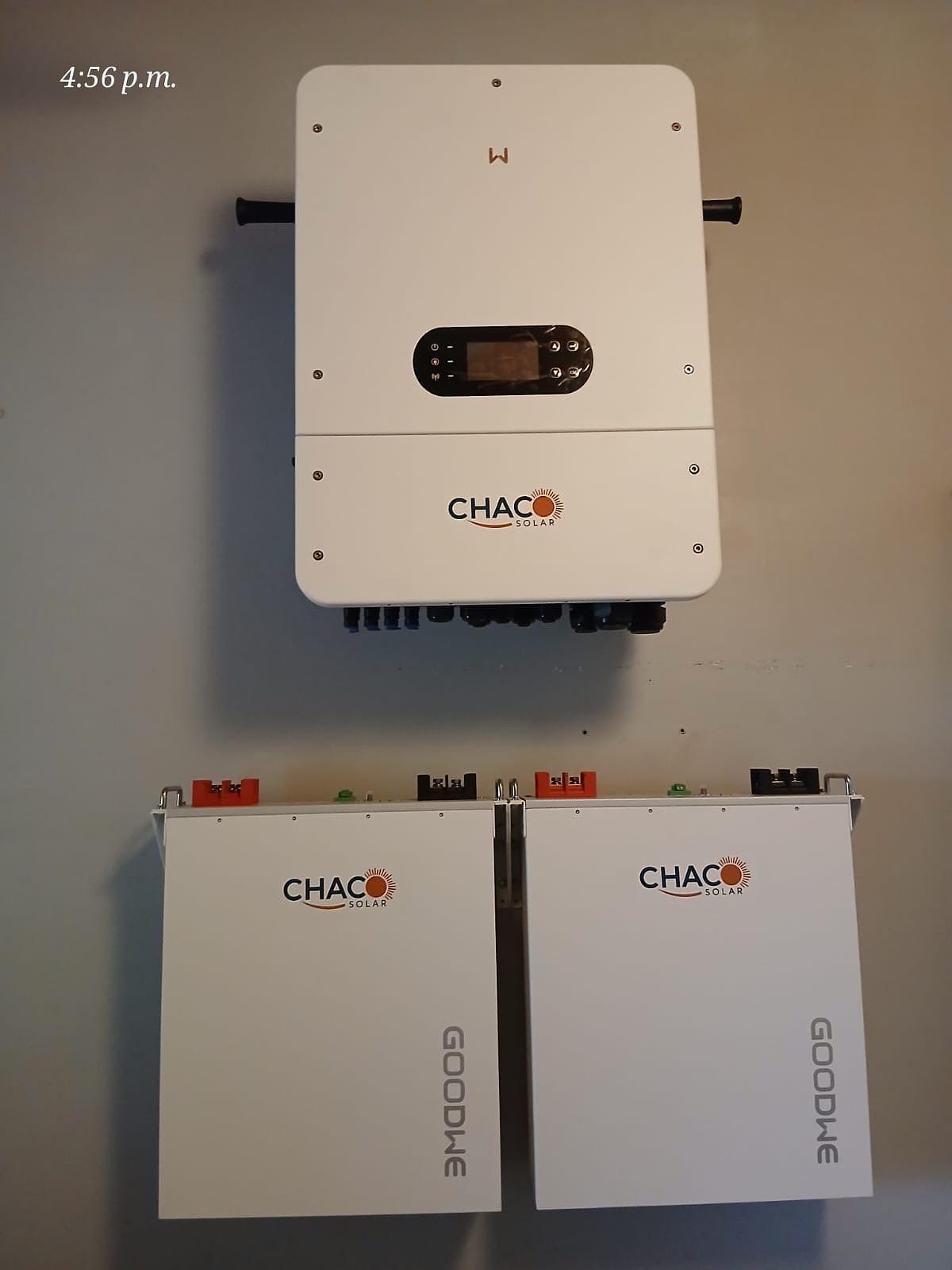 Inversor híbrido con dos baterías GoodWe recién instalado